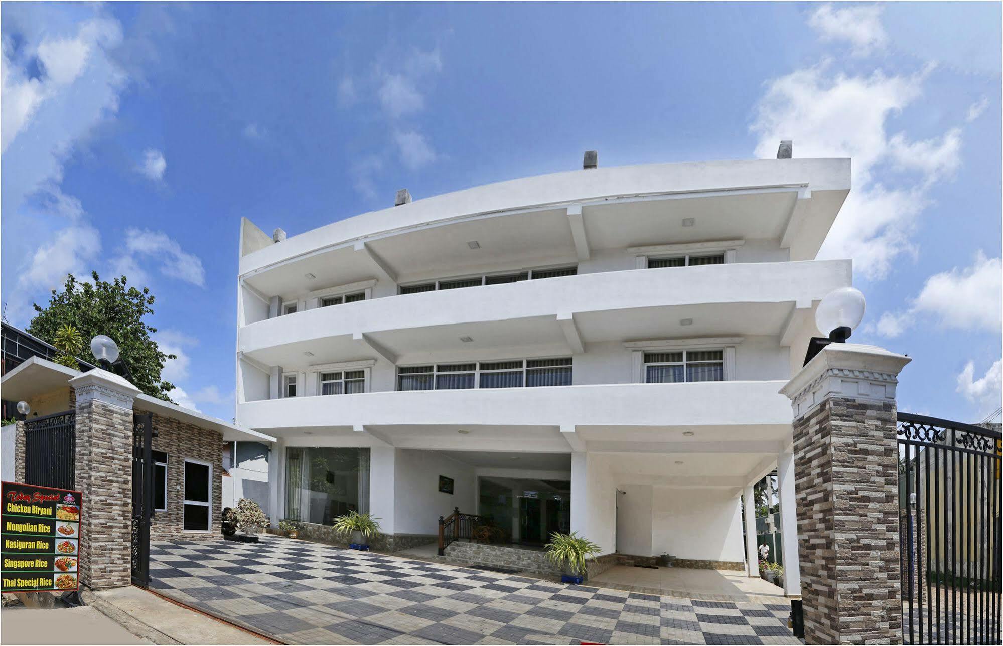 Ronaka Airport Transit Hotel Katunayaka Exteriér fotografie